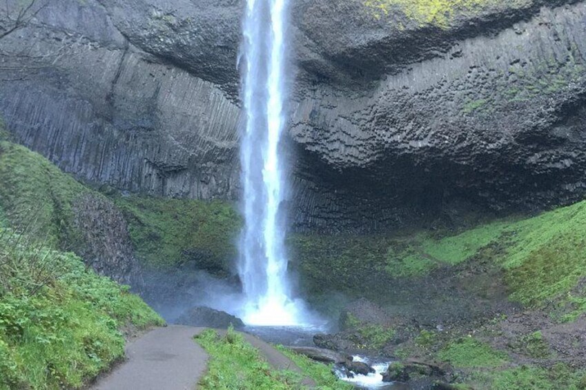 Small Group: Columbia River Gorge Waterfalls Tour from Portland