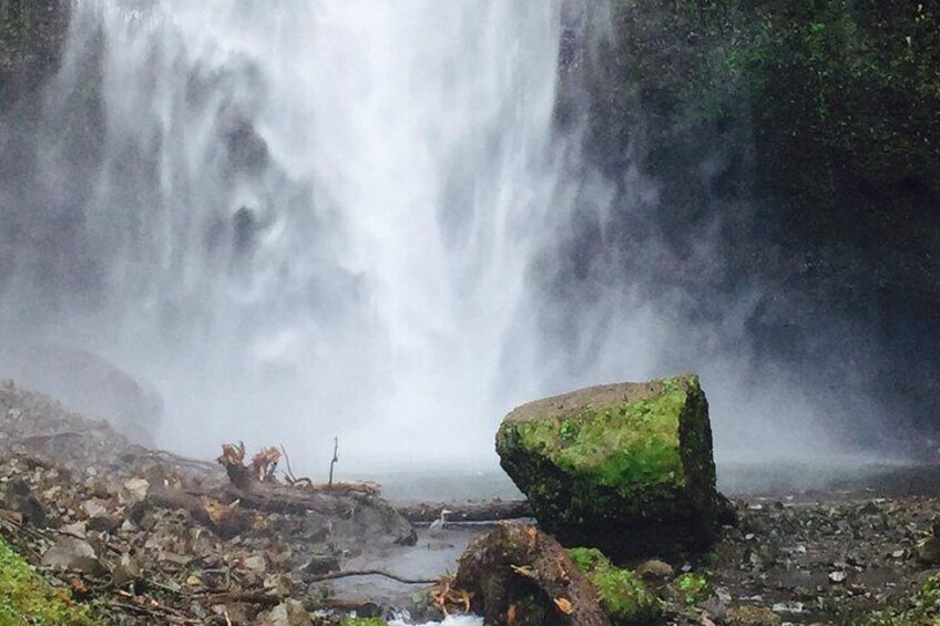 Small Group: Columbia River Gorge Waterfalls Tour from Portland