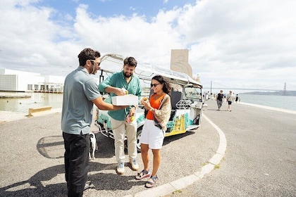 Lisbon: 5-Hour All-inclusive Tour on a Exclusive Tuk Tour