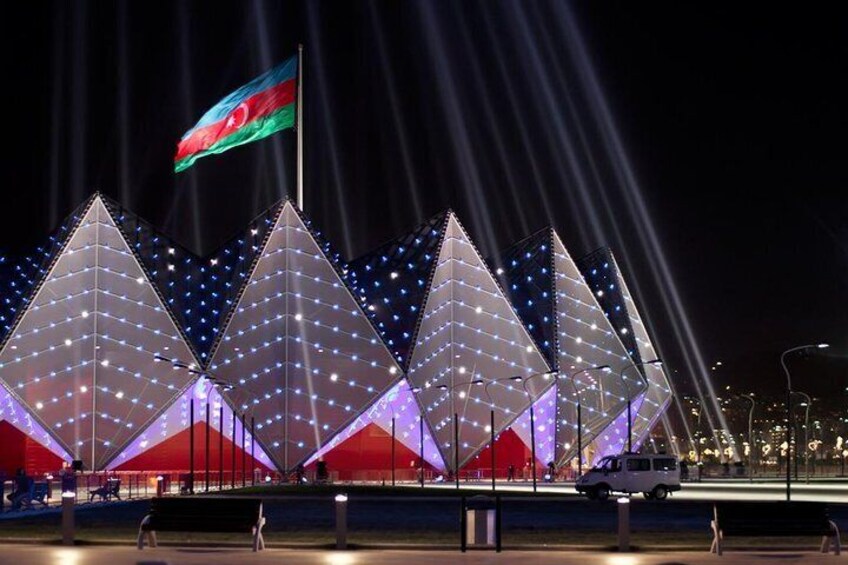 Baku Lights: the Night Tour illuminated by Baku lights