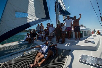 リスボンセーリングカタマランサンセットグループクルーズ（ドリンク付き）