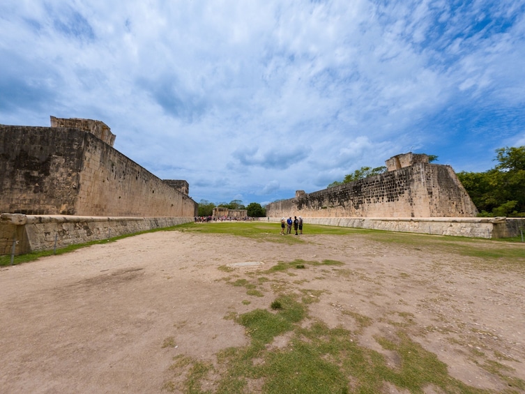 Chichen Itza Classic Day Trip: Lunch included