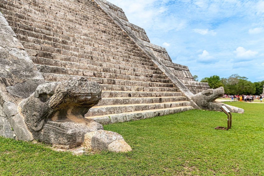 Chichen Itza Classic Day Trip: Lunch included