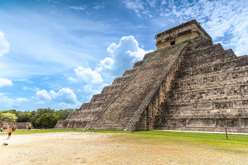 Chichen Itza Premier Tour from Cancun and Riviera Maya