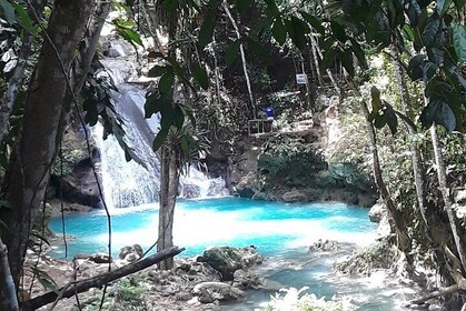 Excursión privada a Blue Hole desde Ocho Ríos