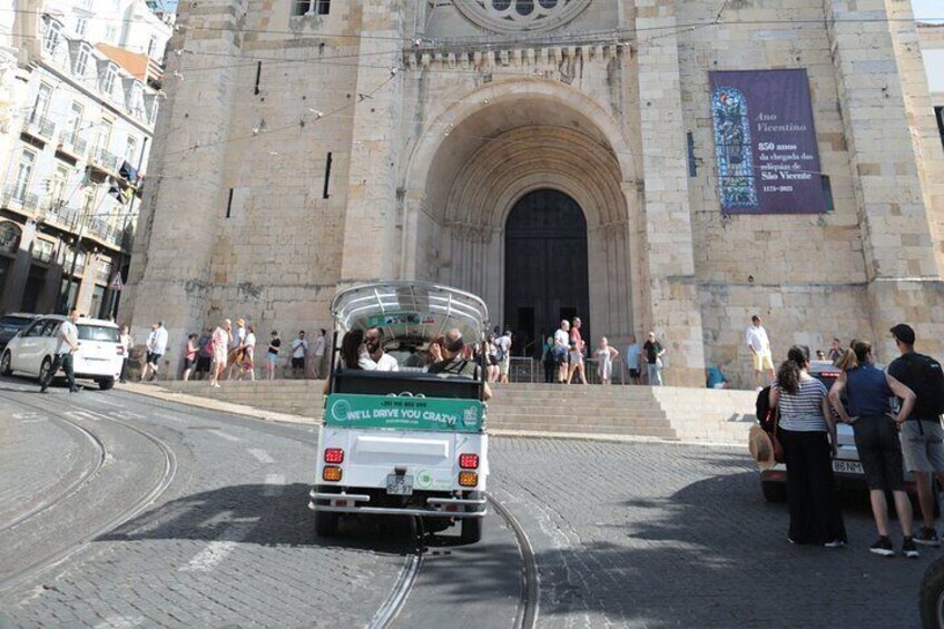 Private Eco Tuk Tour through the Heart of the City