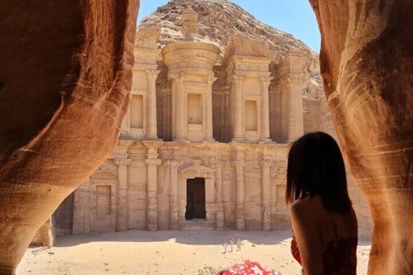 Full-Day Tour to Petra from Amman with 4 Hours Local Guide 