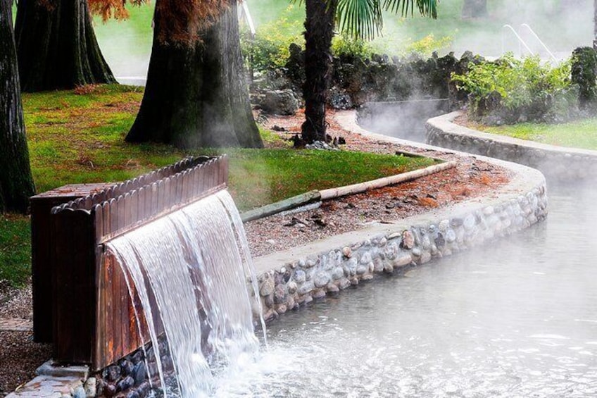 Show item 3 of 10. Cascata cervicale nel Lago Termale esterno