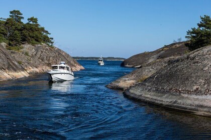 Private Yacht Cruise with Lunch or Dinner in Stockholm Archipelago