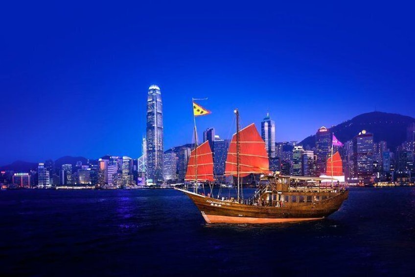 Aqua Luna sails on Victoria Harbour