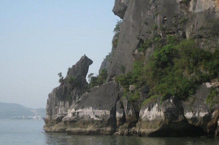 Full Day, All-Inclusive Cruise: Halong Bay, Lan Ha Bay and Bai Tu Long Bay
