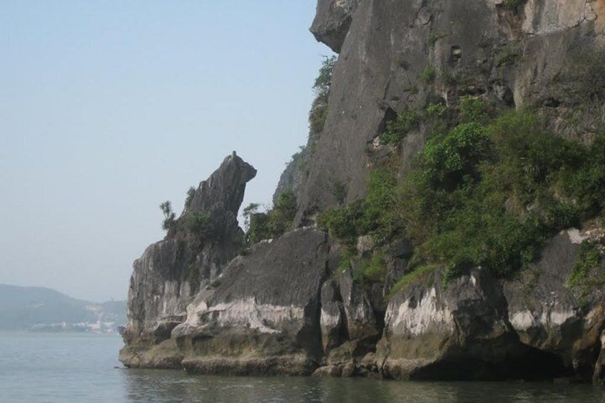 Full Day, All-Inclusive Cruise: Halong Bay, Lan Ha Bay and Bai Tu Long Bay