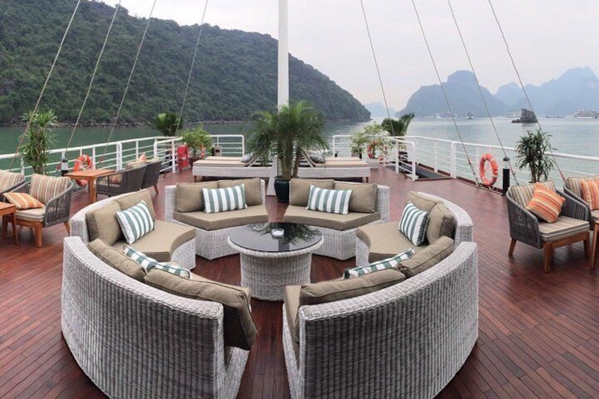 Full Day, All-Inclusive Cruise: Halong Bay, Lan Ha Bay and Bai Tu Long Bay