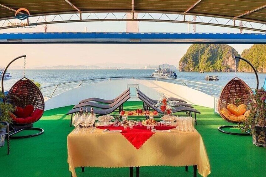 Full Day, All-Inclusive Cruise: Halong Bay, Lan Ha Bay and Bai Tu Long Bay