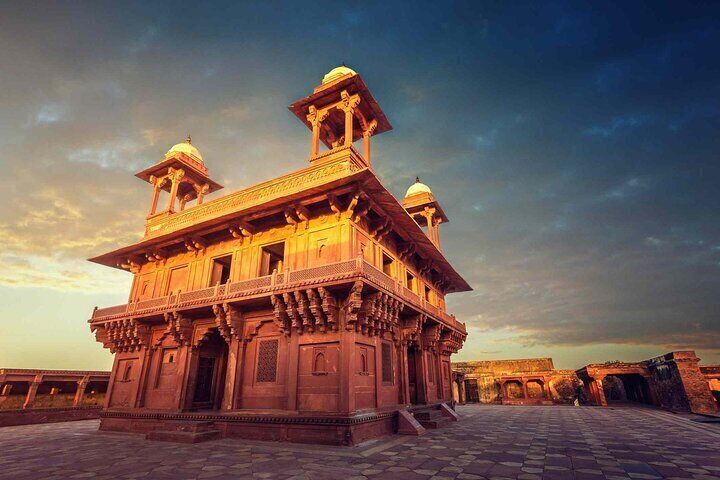 Guided Fatehpur Sikri & Abhaneri Tour From Agra To Jaipur By Car 