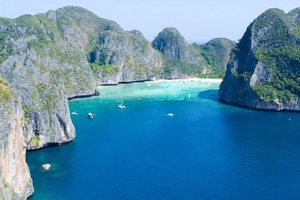 Privat motorbåtcharter till Phi Phi-öarna och mer