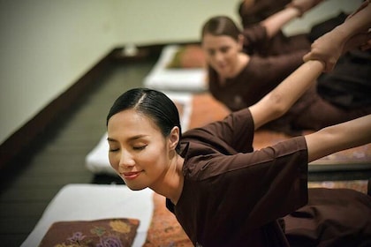 Traditional Thai Massage at award winning Fah Lanna Spa - Old City branch