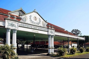 Best City Tour Visit Sultan Palace, Water Castle and Prambanan