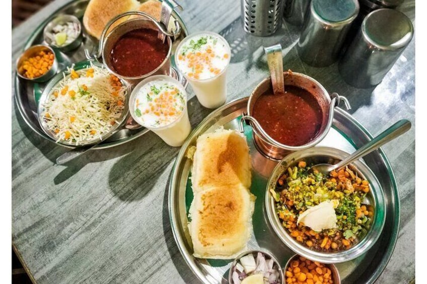 Mumbai Street Food Crawl (2 Hours Guided Food Tasting Tour)