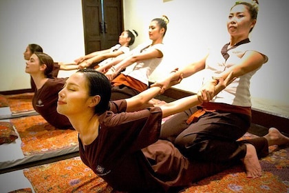 2 hour Thai & Foot Massage Spa Package at Fah Lanna Spa - Old City branch