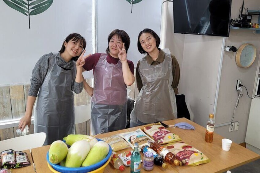 Let's make kkakdugi(radish Kimchi) at Busan 