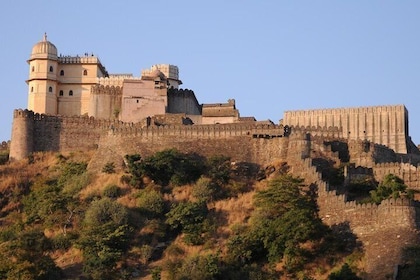 Private Transfer from Jaipur to Udaipur with Kumbhalgarh Fort