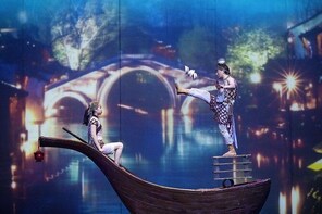 Shanghai Circus World: ERA Intersection of Time Acrobatics Show