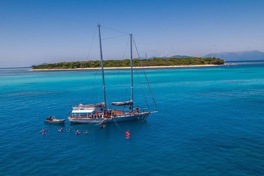 On exclusive GBR mooring 1km off Green Island 