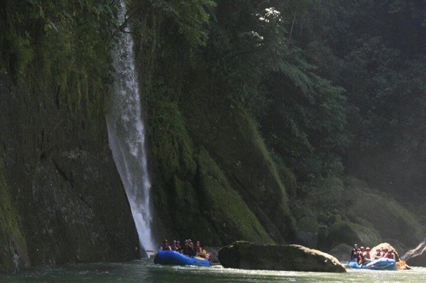 Class III-IV Whitewater Rafting at Pacuare River from Turrialba