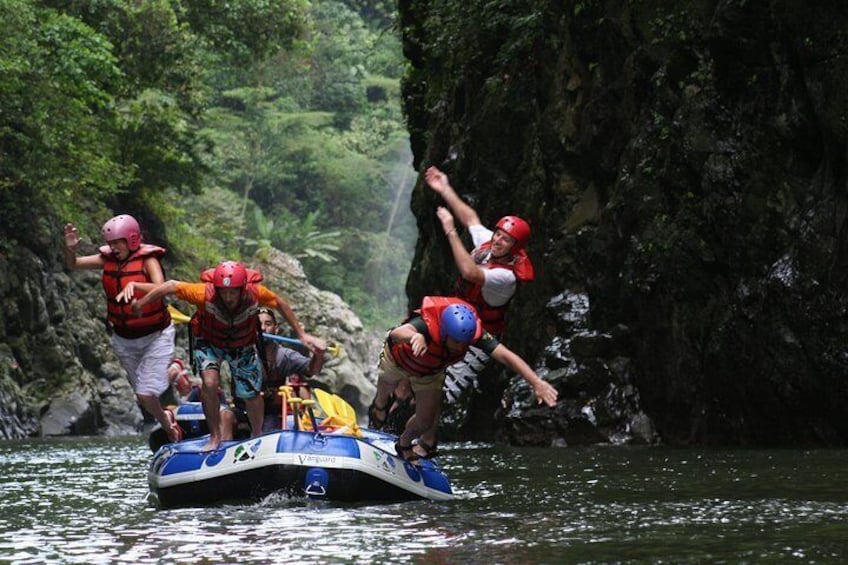 Class III-IV Whitewater Rafting at Pacuare River from Turrialba