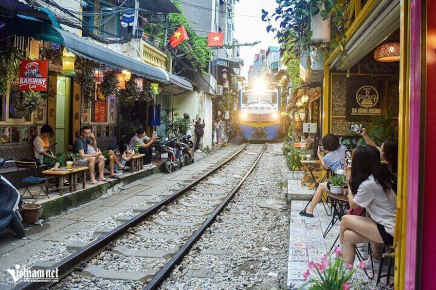 The insider's Hanoi 4.5 hours All highlight Places & Train Street