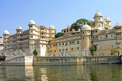 Udaipur City Tour With Kumbhalgarh Fort & Ranakpur Jain Temple Tour In 2 Da...