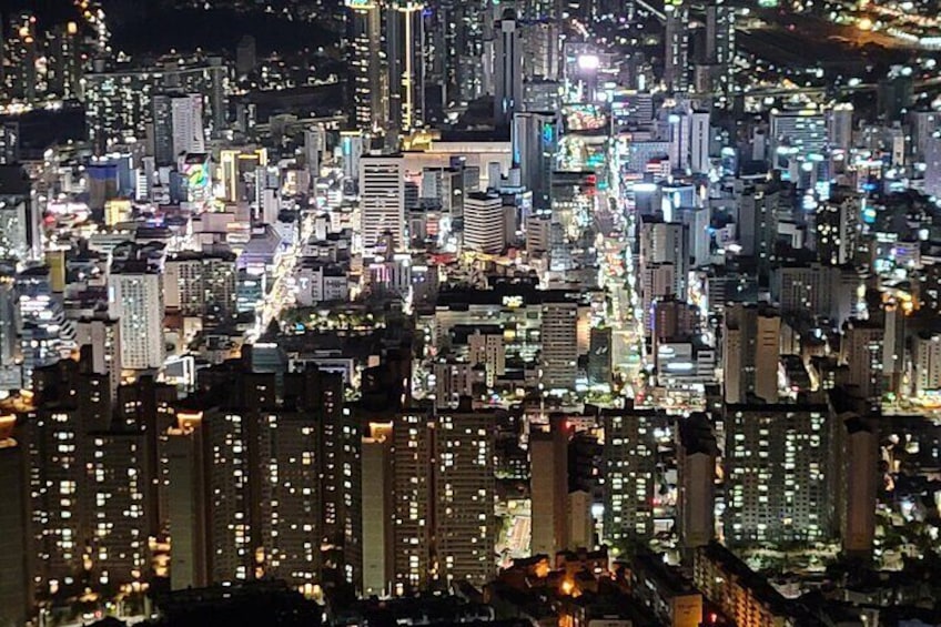 Enjoy the night view of Busan from Hwangnyeongsan Mountain