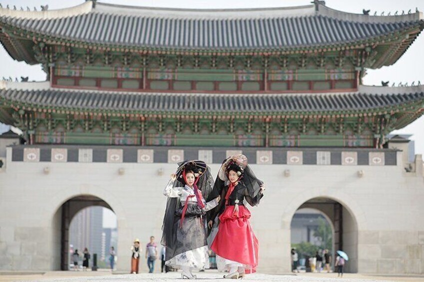 Premium Hanbok Experience in Hanboknam Gyeongbok Palace Branch