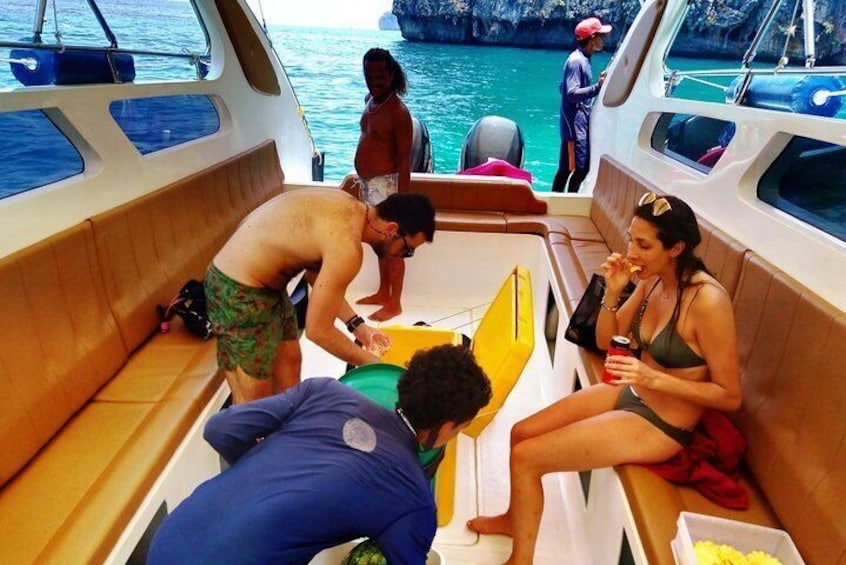 Phi Phi Half Day Tour by speed boat