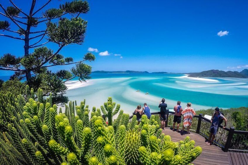 Guide Walk to the Famous Hill Inlet Lookout