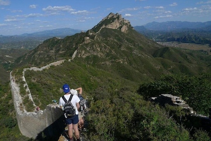 Private Overnight Tour: Hiking to Great Wall with Dumpling Cooking Experien...