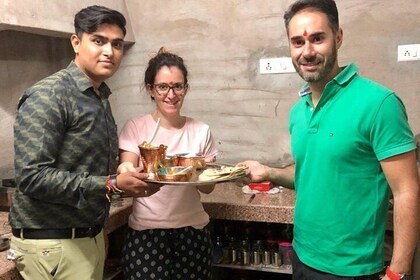 3 Hours Indian Cooking Session at Local Home (Udaipur)