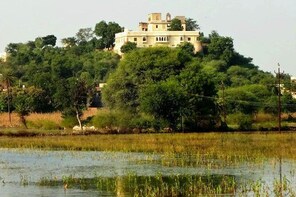 Rajasthani Cooking and Dining experience with a Local in Udaipur