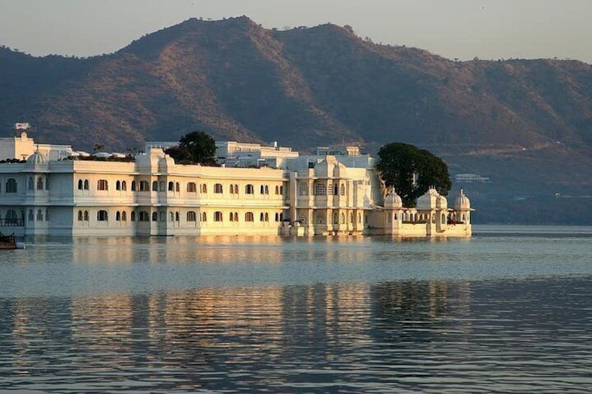 Jagmandir Island And Sunset Boat Ride On Lake Pichola, Udaipur Without Guide