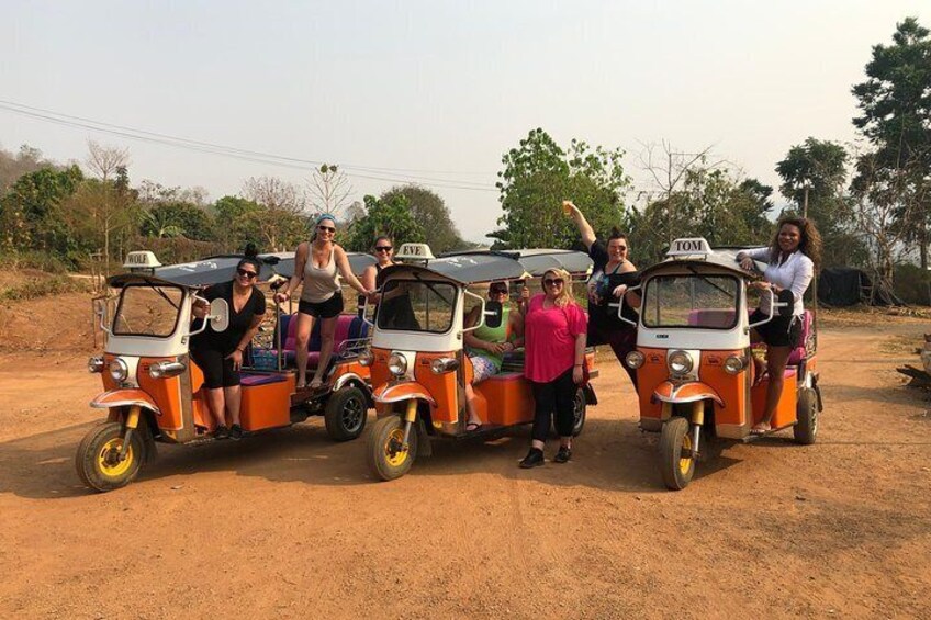 A Tuk Tuk gang!