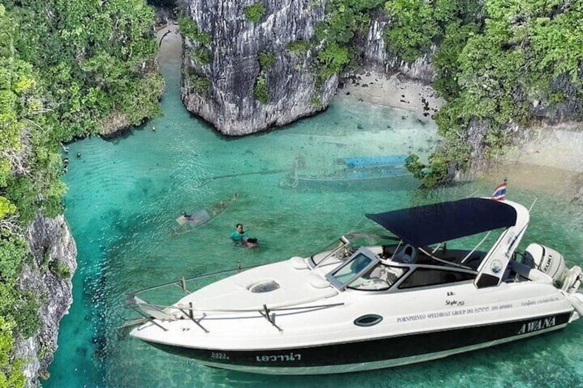 Private Luxury boat to Phi Phi Island