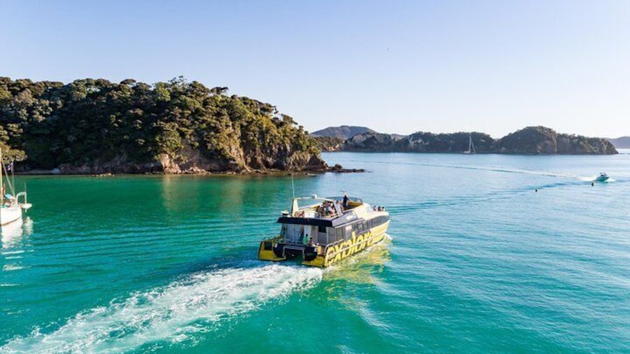 Sailing through the 144 islands of Ipipiri