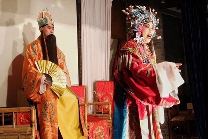 Private Tour: Shichahai, Nanluoguxiang and Peking Opera&dinner