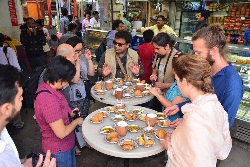 Full Day Food Tour Of New Delhi & Old Delhi with Tea Tasting