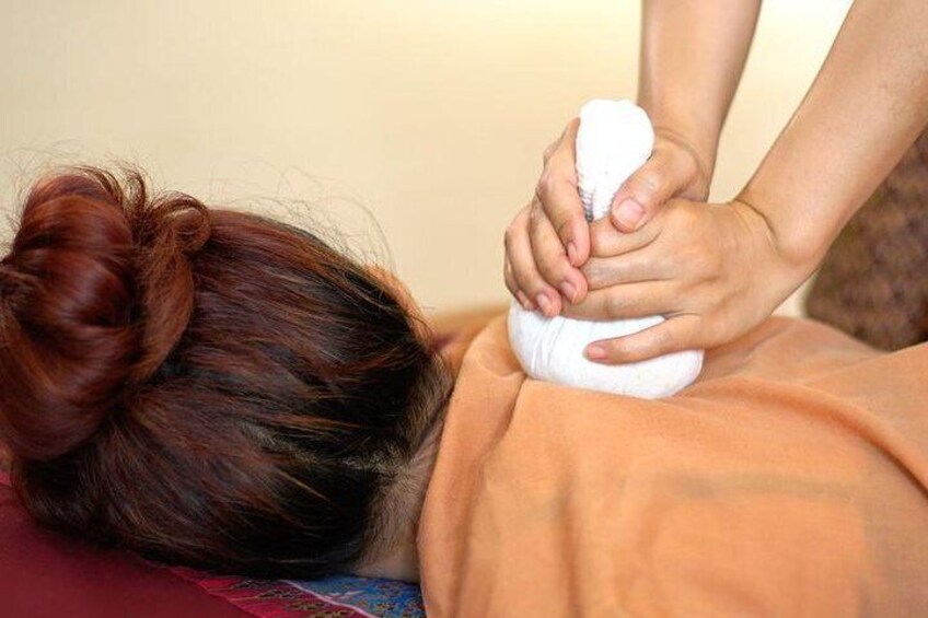 Completely Rejuvenated With Thai Massage Herbal Hot Compress