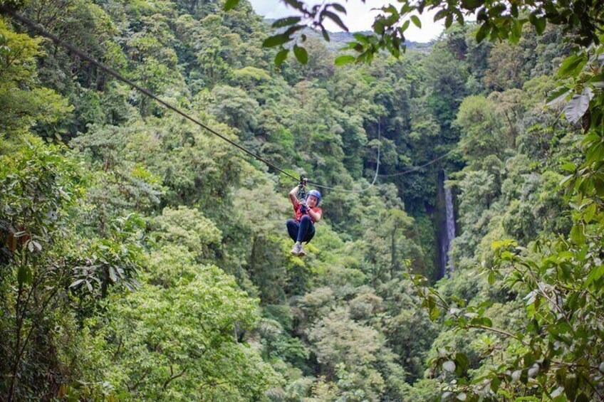 Combo Adrenaline Mundo Aventura Zip Line+Hike+Waterfall Tour & Maleku Villa