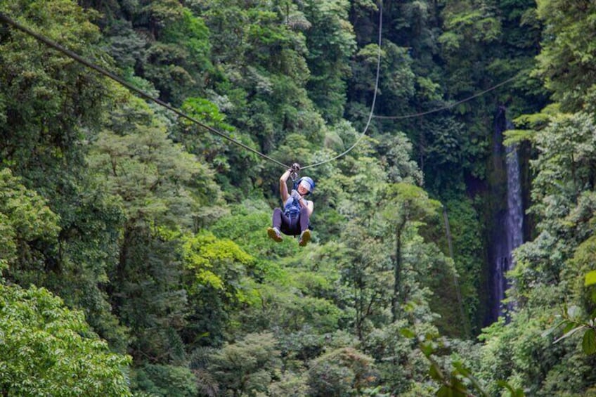 Combo Adrenaline Mundo Aventura Zip Line+Hike+Waterfall Tour & Maleku Villa