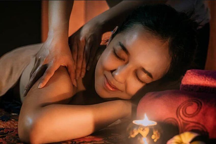 Massage types :Aromatherapy/Thai/Oil/Shiatsu/Slimming/Foot Massage