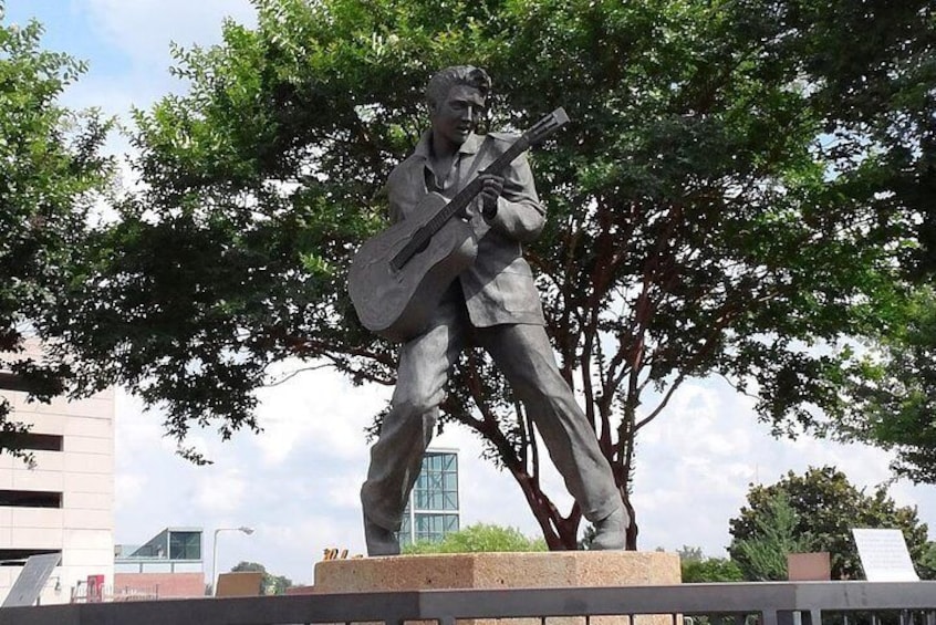 Elvis Presley Birthplace Park in Tupelo with Transport from Memphis